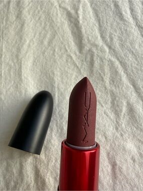 MAC VG3 Viva Empowered Maximal Matte Lipstick - Deep Berry
